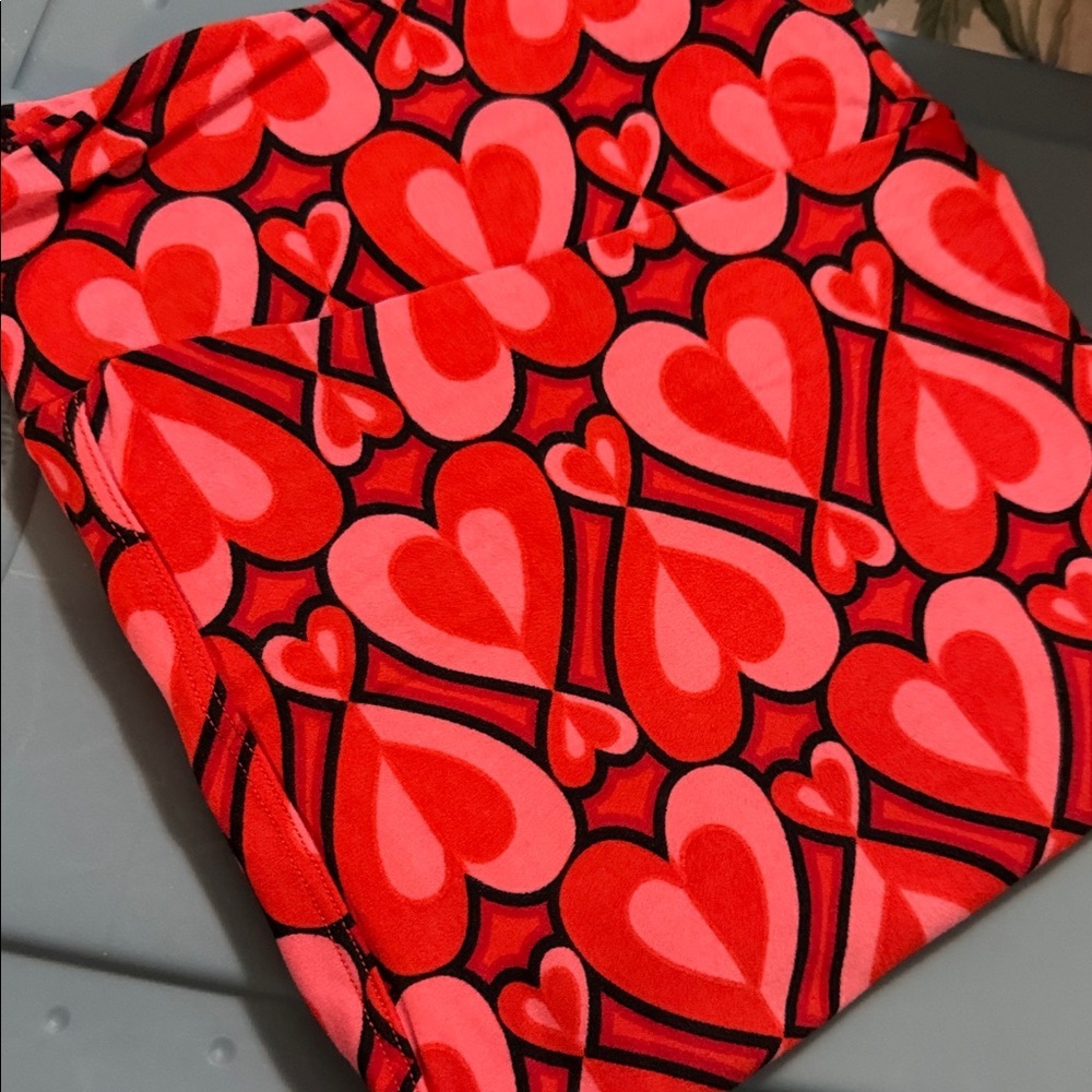 LuLaRoe Red and Pink Heart Patterned leggings